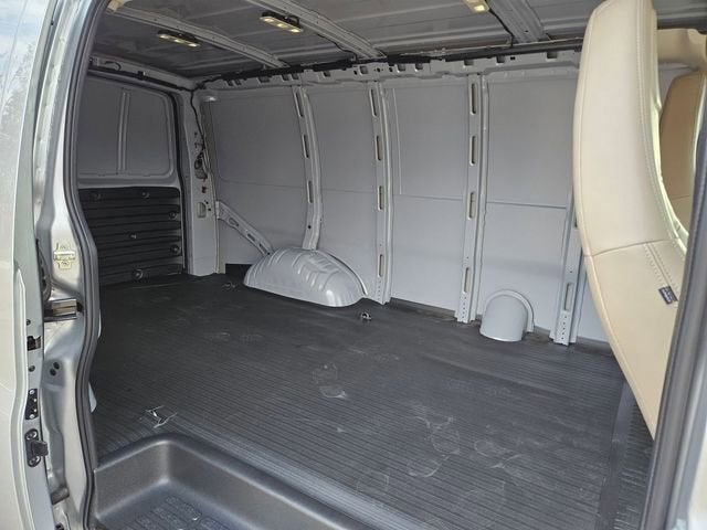 2025 Chevrolet Express Cargo 3500 WT