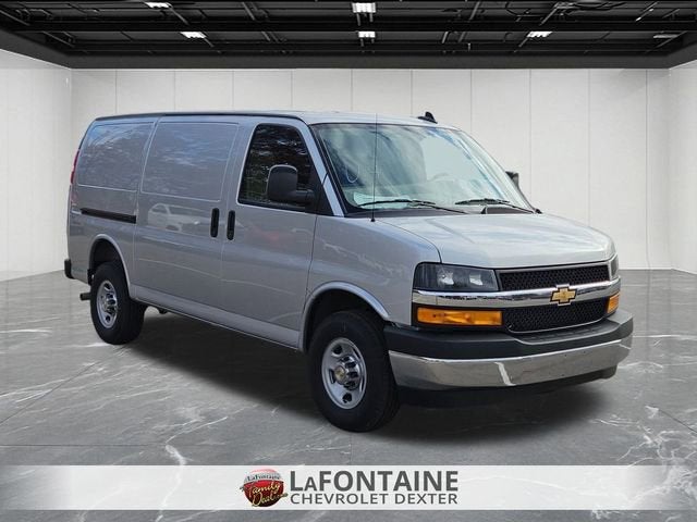 2025 Chevrolet Express Cargo 3500 WT