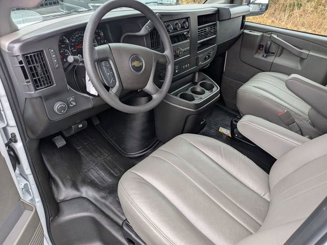 2025 Chevrolet Express Cargo 3500 WT