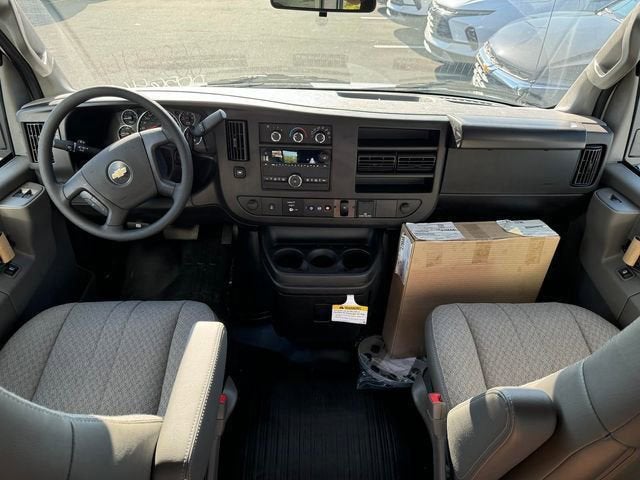 2024 Chevrolet Express Cutaway 3500 1WT