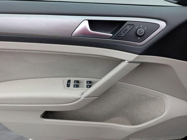 2017 Volkswagen Golf SportWagen S