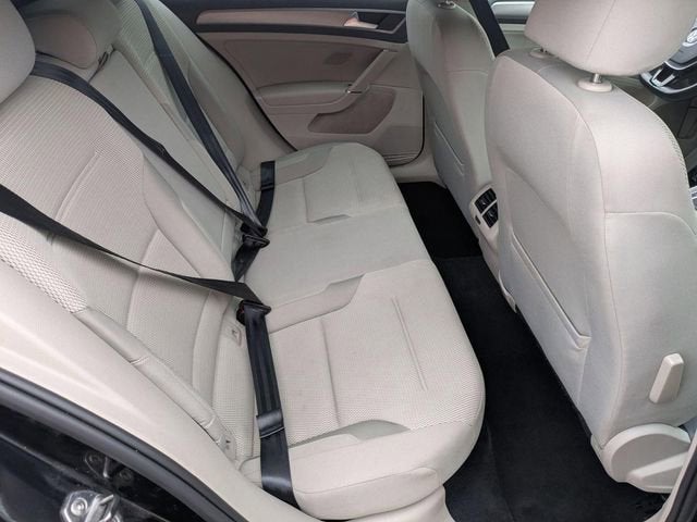 2017 Volkswagen Golf SportWagen S