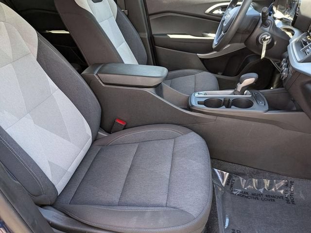 2024 Chevrolet Trax LS - Photo 29