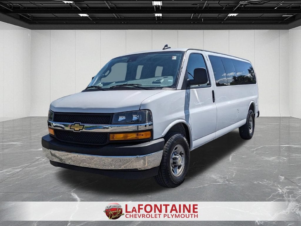 2025 Chevrolet Express Passenger 1LT