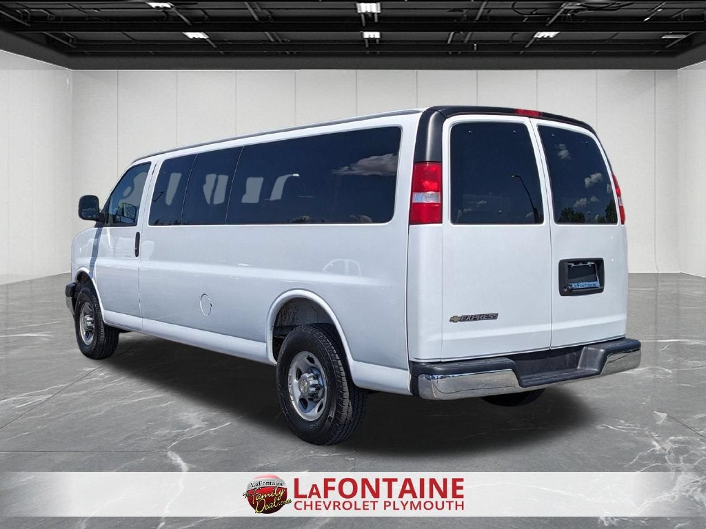 2025 Chevrolet Express Passenger 1LT