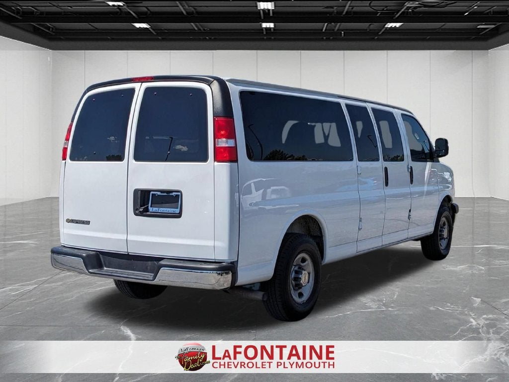 2025 Chevrolet Express Passenger 1LT