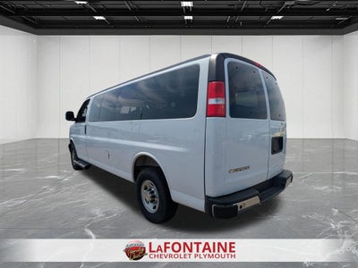 2025 Chevrolet Express Passenger 1LT