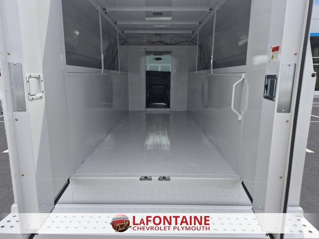 2026 Chevrolet Express Cutaway 3500 1WT
