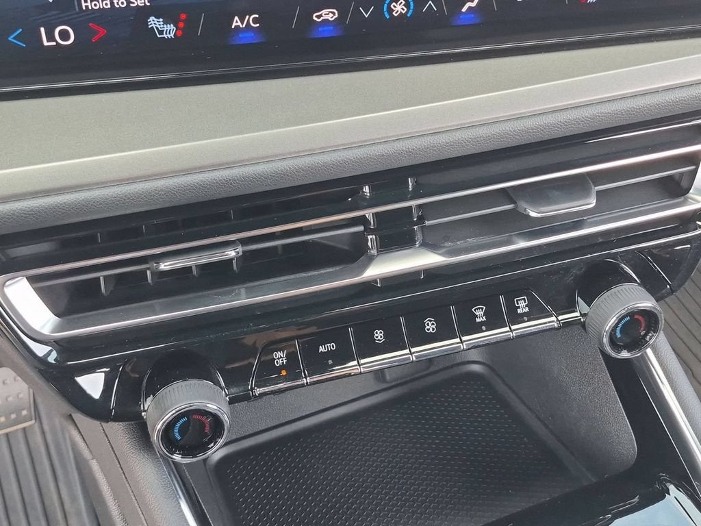 2024 Chevrolet Traverse LS