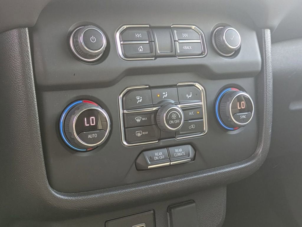 2023 Chevrolet Suburban LS