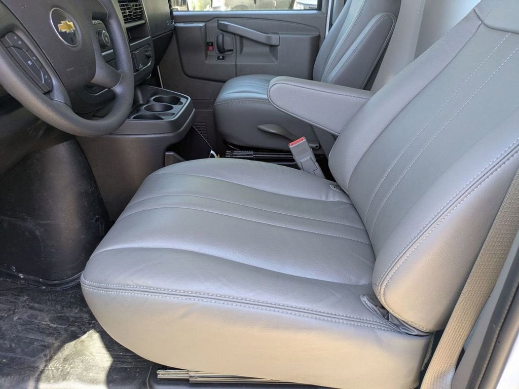 2026 Chevrolet Express Cutaway 3500 1WT