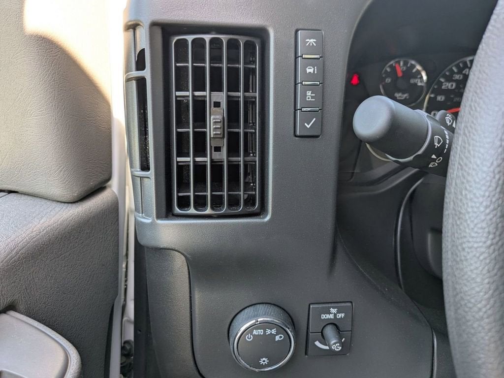 2026 Chevrolet Express Cutaway 3500 1WT