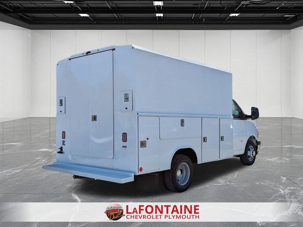 2026 Chevrolet Express Cutaway 3500 1WT