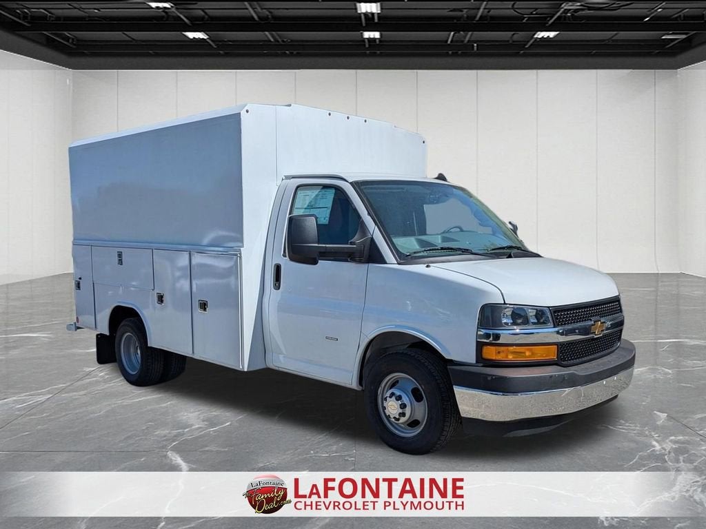 2026 Chevrolet Express Cutaway 3500 1WT