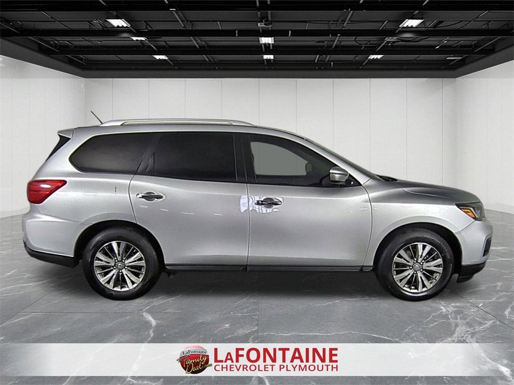 2018 Nissan Pathfinder SV